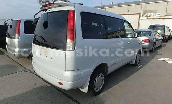 Acheter Occasion Voiture Toyota Noah Blanc à Beitbridge, Matabeleland South Acheter Occasion Voiture Toyota Noah Blanc à Beitbridge, Matabeleland South