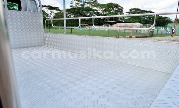 Buy Used Toyota Dyna Silver Truck in Beitbridge in Matabeleland South Buy Used Toyota Dyna Silver Truck in Beitbridge in Matabeleland South