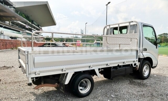 Buy Used Toyota Dyna Silver Truck in Beitbridge in Matabeleland South Buy Used Toyota Dyna Silver Truck in Beitbridge in Matabeleland South