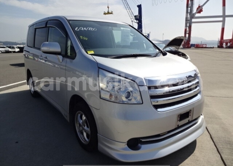 Big with watermark toyota noah matabeleland south beitbridge 25460