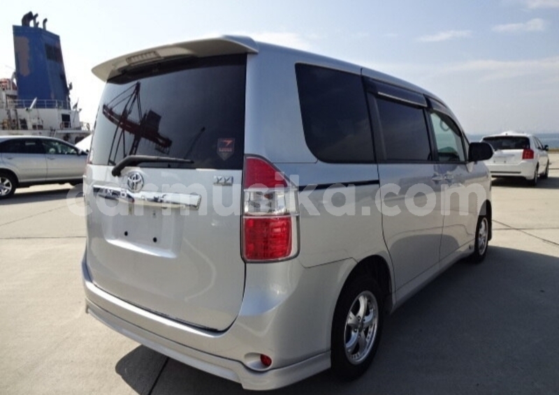 Big with watermark toyota noah matabeleland south beitbridge 25460