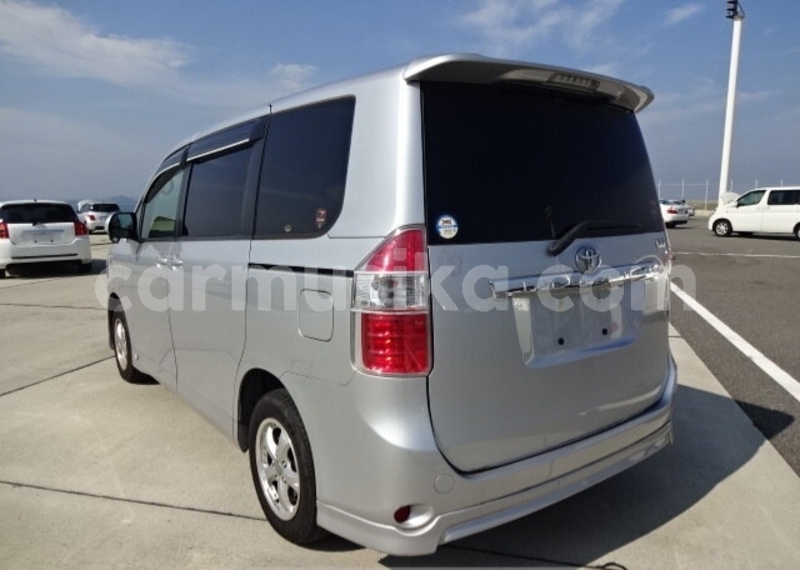 Big with watermark toyota noah matabeleland south beitbridge 25460