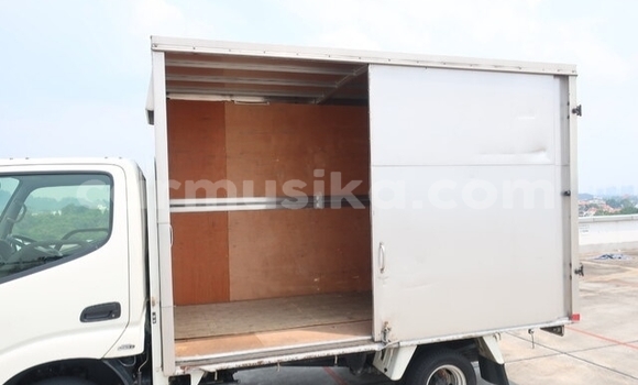 Buy Used Toyota Dyna Other Truck in Beitbridge in Matabeleland South Buy Used Toyota Dyna Other Truck in Beitbridge in Matabeleland South