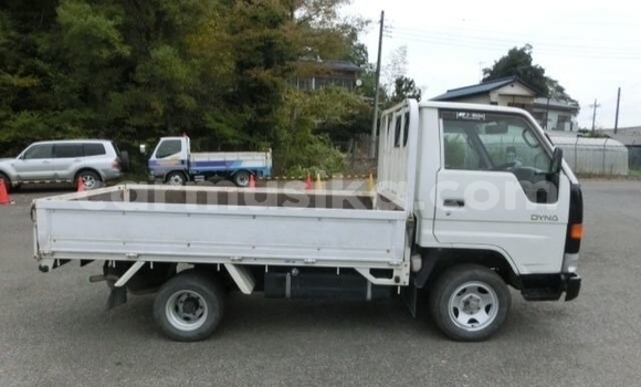 Buy Used Toyota Dyna White Truck in Beitbridge in Matabeleland South Buy Used Toyota Dyna White Truck in Beitbridge in Matabeleland South