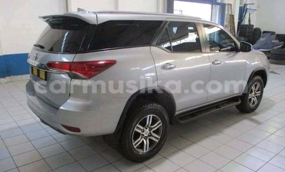 Buy Used Toyota Fortuner Silver Car in Bulawayo in Bulawayo Buy Used Toyota Fortuner Silver Car in Bulawayo in Bulawayo