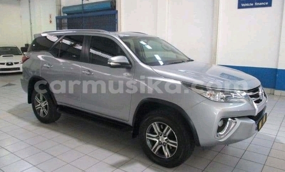 Buy Used Toyota Fortuner Silver Car in Bulawayo in Bulawayo Buy Used Toyota Fortuner Silver Car in Bulawayo in Bulawayo