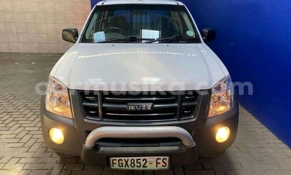 Nunua Ilio tumika Isuzu KB Nyeupe Gari ndani ya Beitbridge nchini Matabeleland Kusini