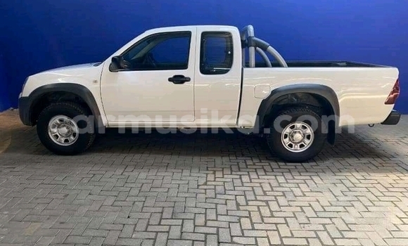 Acheter Occasion Voiture Isuzu KB Blanc à Beitbridge, Matabeleland South Acheter Occasion Voiture Isuzu KB Blanc à Beitbridge, Matabeleland South