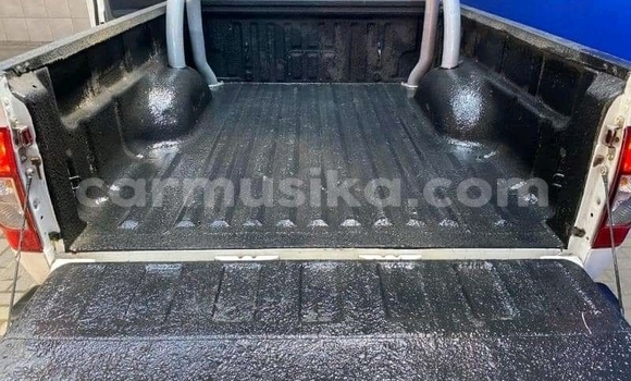 Acheter Occasion Voiture Isuzu KB Blanc à Beitbridge, Matabeleland South Acheter Occasion Voiture Isuzu KB Blanc à Beitbridge, Matabeleland South