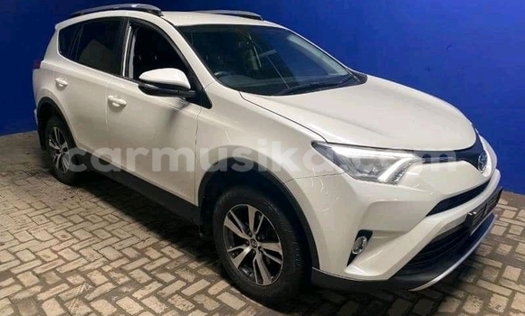 Acheter Occasion Voiture Toyota RAV4 Blanc à Les chutes Victoria, Matabeleland Nord Acheter Occasion Voiture Toyota RAV4 Blanc à Les chutes Victoria, Matabeleland Nord