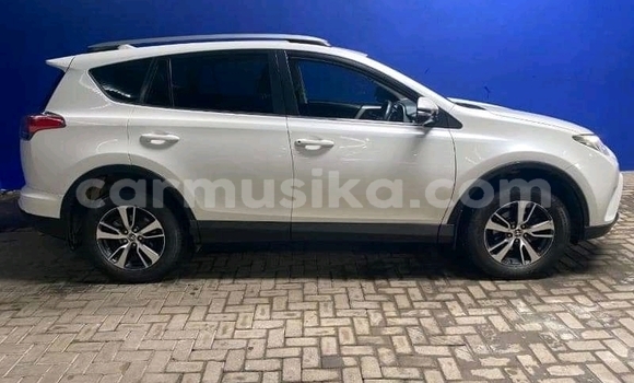 Acheter Occasion Voiture Toyota RAV4 Blanc à Les chutes Victoria, Matabeleland Nord Acheter Occasion Voiture Toyota RAV4 Blanc à Les chutes Victoria, Matabeleland Nord