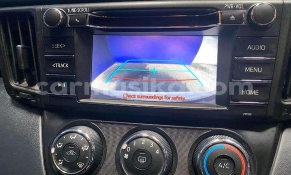 Acheter Occasion Voiture Toyota RAV4 Blanc à Les chutes Victoria, Matabeleland Nord Acheter Occasion Voiture Toyota RAV4 Blanc à Les chutes Victoria, Matabeleland Nord