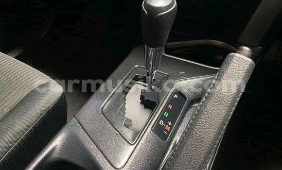 Acheter Occasion Voiture Toyota RAV4 Blanc à Les chutes Victoria, Matabeleland Nord Acheter Occasion Voiture Toyota RAV4 Blanc à Les chutes Victoria, Matabeleland Nord