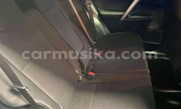 Acheter Occasion Voiture Toyota RAV4 Blanc à Les chutes Victoria, Matabeleland Nord Acheter Occasion Voiture Toyota RAV4 Blanc à Les chutes Victoria, Matabeleland Nord