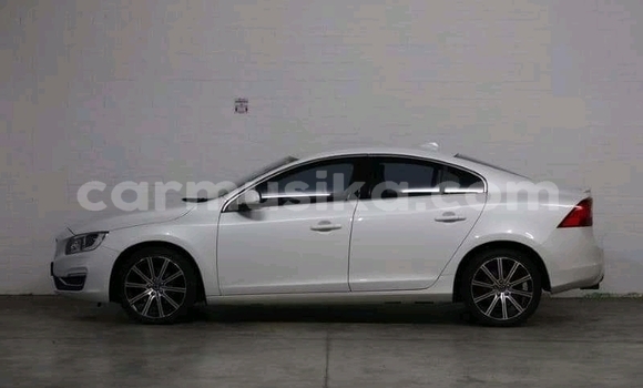 Acheter Occasion Voiture Volvo S60 Blanc à Harare, Harare Acheter Occasion Voiture Volvo S60 Blanc à Harare, Harare