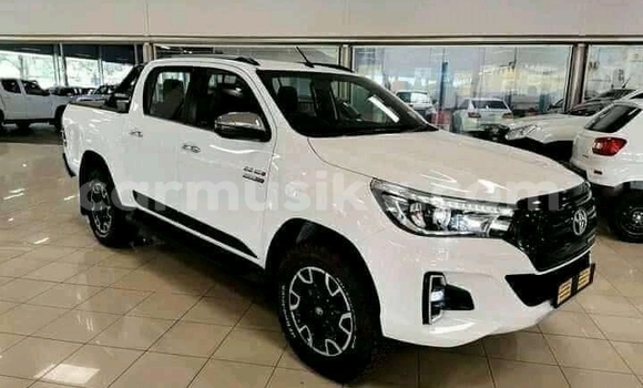 Buy Used Toyota Hilux White Car in Harare in Harare Buy Used Toyota Hilux White Car in Harare in Harare