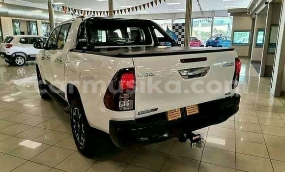 Buy Used Toyota Hilux White Car in Harare in Harare Buy Used Toyota Hilux White Car in Harare in Harare