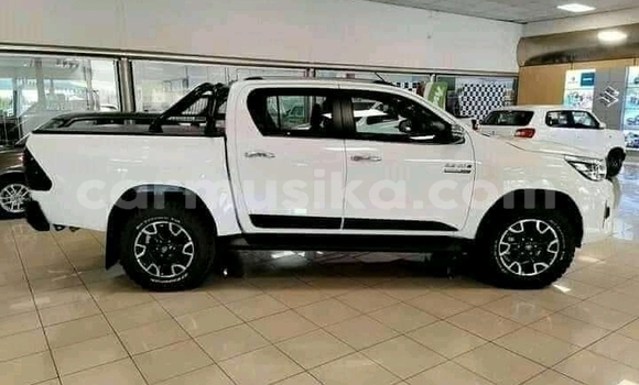 Buy Used Toyota Hilux White Car in Harare in Harare Buy Used Toyota Hilux White Car in Harare in Harare