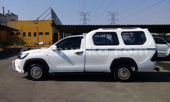 Nunua Ilio tumika Toyota Hilux Nyeupe Gari ndani ya Beitbridge nchini Matabeleland Kusini Nunua Ilio tumika Toyota Hilux Nyeupe Gari ndani ya Beitbridge nchini Matabeleland Kusini