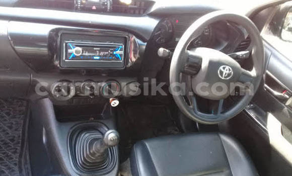Nunua Ilio tumika Toyota Hilux Nyeupe Gari ndani ya Beitbridge nchini Matabeleland Kusini Nunua Ilio tumika Toyota Hilux Nyeupe Gari ndani ya Beitbridge nchini Matabeleland Kusini