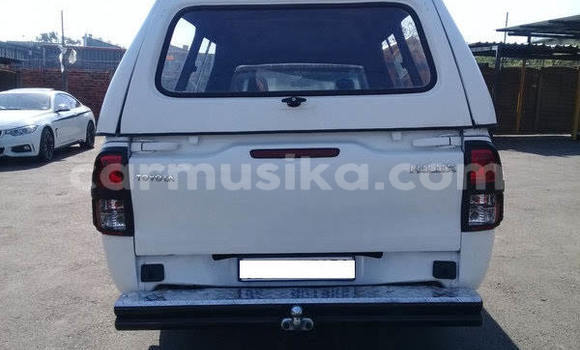 Nunua Ilio tumika Toyota Hilux Nyeupe Gari ndani ya Beitbridge nchini Matabeleland Kusini Nunua Ilio tumika Toyota Hilux Nyeupe Gari ndani ya Beitbridge nchini Matabeleland Kusini