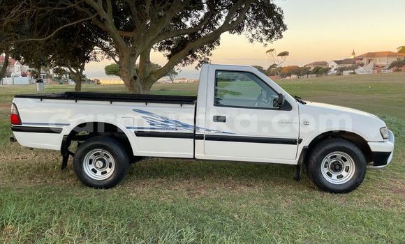 Acheter Occasion Voiture Isuzu KB Blanc à Beitbridge, Matabeleland South Acheter Occasion Voiture Isuzu KB Blanc à Beitbridge, Matabeleland South