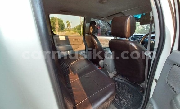Buy Used Toyota Hilux White Car in Harare in Harare Buy Used Toyota Hilux White Car in Harare in Harare