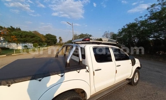 Buy Used Toyota Hilux White Car in Harare in Harare Buy Used Toyota Hilux White Car in Harare in Harare