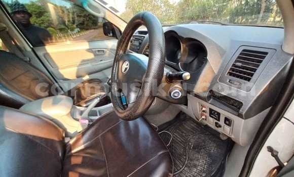 Buy Used Toyota Hilux White Car in Harare in Harare Buy Used Toyota Hilux White Car in Harare in Harare