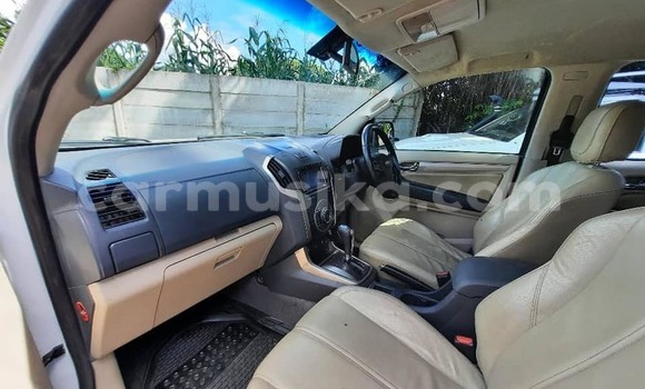 Buy Used Chevrolet TrailBlazer White Car in Harare in Harare Buy Used Chevrolet TrailBlazer White Car in Harare in Harare