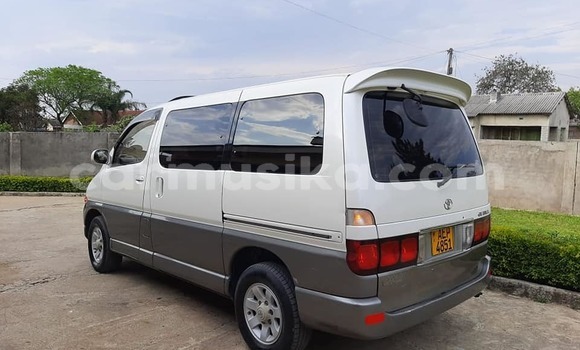 Buy Used Toyota Granvia White Car in Masvingo in Masvingo Buy Used Toyota Granvia White Car in Masvingo in Masvingo