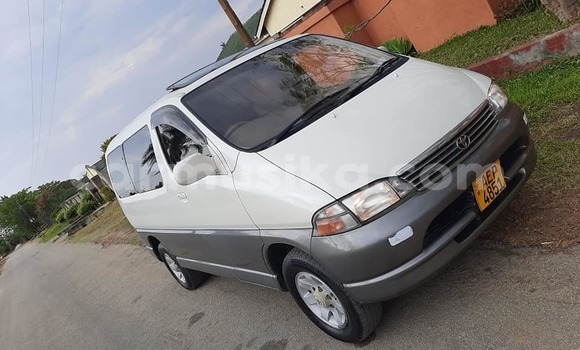 Buy Used Toyota Granvia White Car in Masvingo in Masvingo Buy Used Toyota Granvia White Car in Masvingo in Masvingo