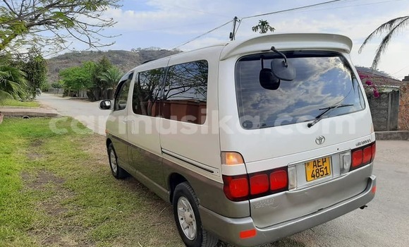 Buy Used Toyota Granvia White Car in Masvingo in Masvingo Buy Used Toyota Granvia White Car in Masvingo in Masvingo