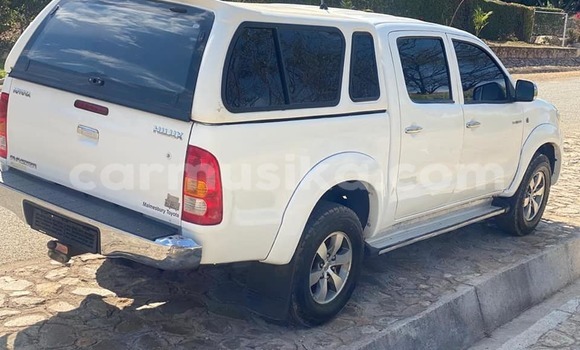 Buy Used Toyota Hilux White Car in Masvingo in Masvingo Buy Used Toyota Hilux White Car in Masvingo in Masvingo