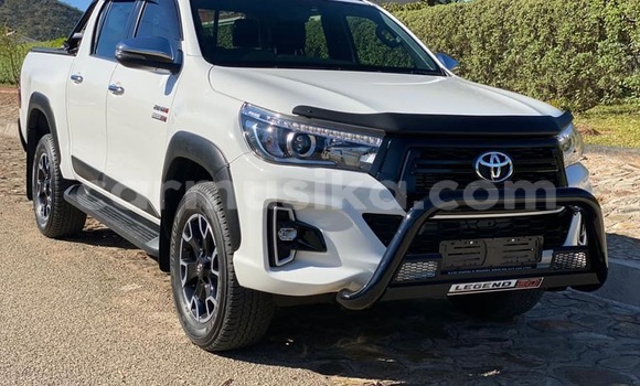 Buy Used Toyota Hilux White Car in Masvingo in Masvingo Buy Used Toyota Hilux White Car in Masvingo in Masvingo
