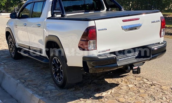 Buy Used Toyota Hilux White Car in Masvingo in Masvingo Buy Used Toyota Hilux White Car in Masvingo in Masvingo