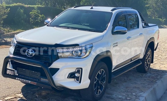 Buy Used Toyota Hilux White Car in Masvingo in Masvingo Buy Used Toyota Hilux White Car in Masvingo in Masvingo