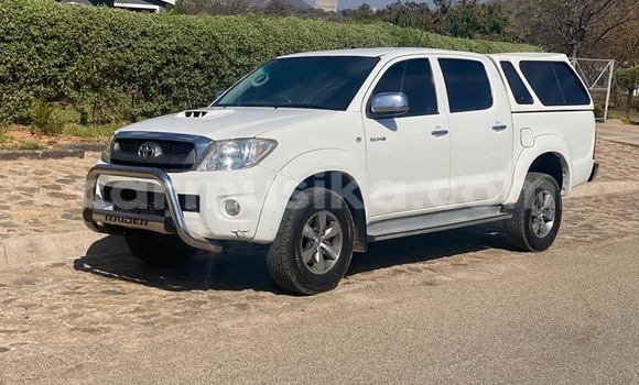 Buy Used Toyota Hilux White Car in Masvingo in Masvingo Buy Used Toyota Hilux White Car in Masvingo in Masvingo