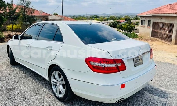 Buy Used Mercedes‒Benz E–Class White Car in Masvingo in Masvingo Buy Used Mercedes‒Benz E–Class White Car in Masvingo in Masvingo