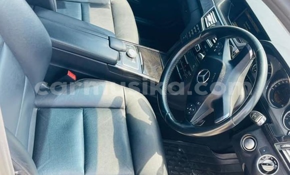 Buy Used Mercedes‒Benz E–Class White Car in Masvingo in Masvingo Buy Used Mercedes‒Benz E–Class White Car in Masvingo in Masvingo