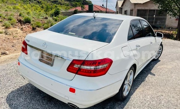 Buy Used Mercedes‒Benz E–Class White Car in Masvingo in Masvingo Buy Used Mercedes‒Benz E–Class White Car in Masvingo in Masvingo