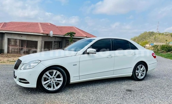 Buy Used Mercedes‒Benz E–Class White Car in Masvingo in Masvingo Buy Used Mercedes‒Benz E–Class White Car in Masvingo in Masvingo