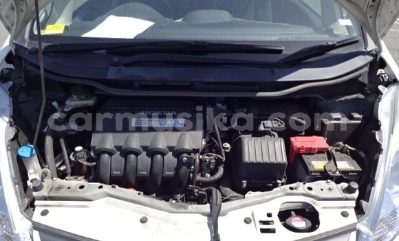 Buy Used Honda Fit White Car in Beitbridge in Matabeleland South Buy Used Honda Fit White Car in Beitbridge in Matabeleland South