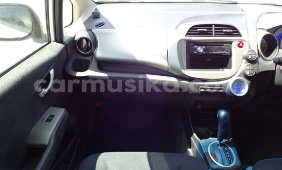 Buy Used Honda Fit White Car in Beitbridge in Matabeleland South Buy Used Honda Fit White Car in Beitbridge in Matabeleland South