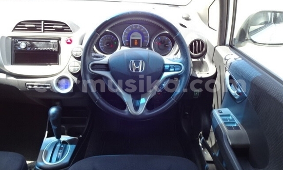 Buy Used Honda Fit White Car in Beitbridge in Matabeleland South Buy Used Honda Fit White Car in Beitbridge in Matabeleland South