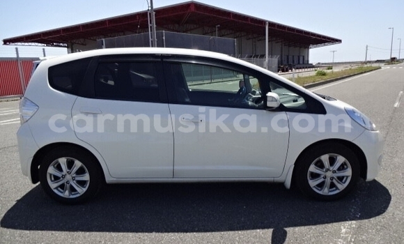 Buy Used Honda Fit White Car in Beitbridge in Matabeleland South Buy Used Honda Fit White Car in Beitbridge in Matabeleland South