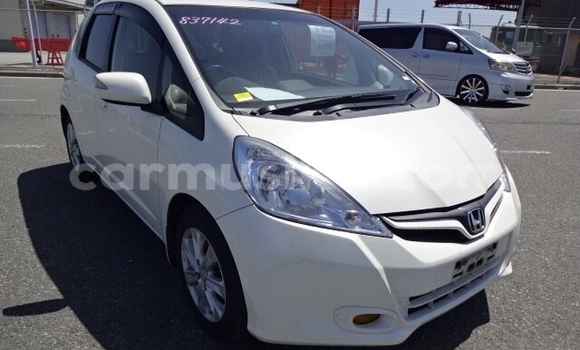Buy Used Honda Fit White Car in Beitbridge in Matabeleland South Buy Used Honda Fit White Car in Beitbridge in Matabeleland South