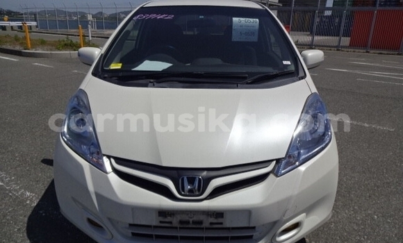 Buy Used Honda Fit White Car in Beitbridge in Matabeleland South Buy Used Honda Fit White Car in Beitbridge in Matabeleland South