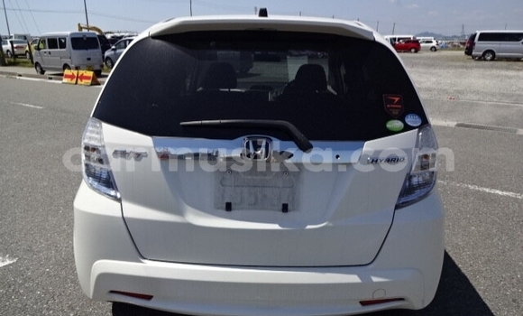 Buy Used Honda Fit White Car in Beitbridge in Matabeleland South Buy Used Honda Fit White Car in Beitbridge in Matabeleland South