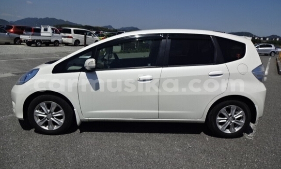 Buy Used Honda Fit White Car in Beitbridge in Matabeleland South Buy Used Honda Fit White Car in Beitbridge in Matabeleland South